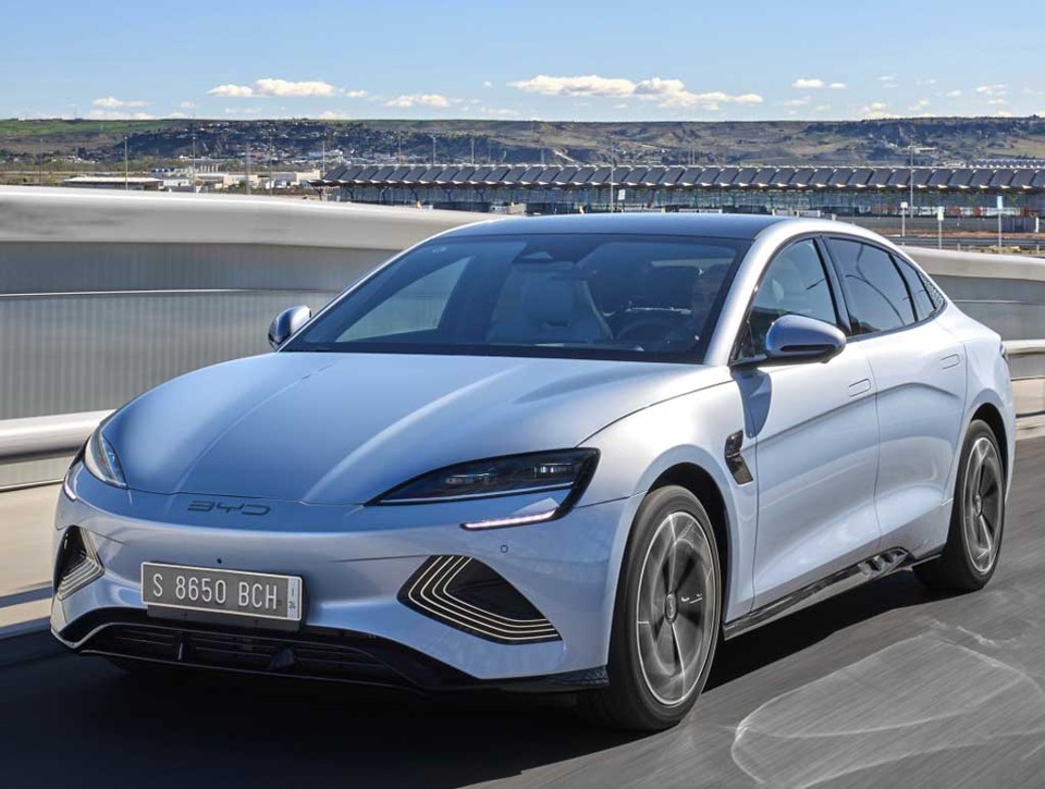 BYD Seal (Atto 4) 2022--