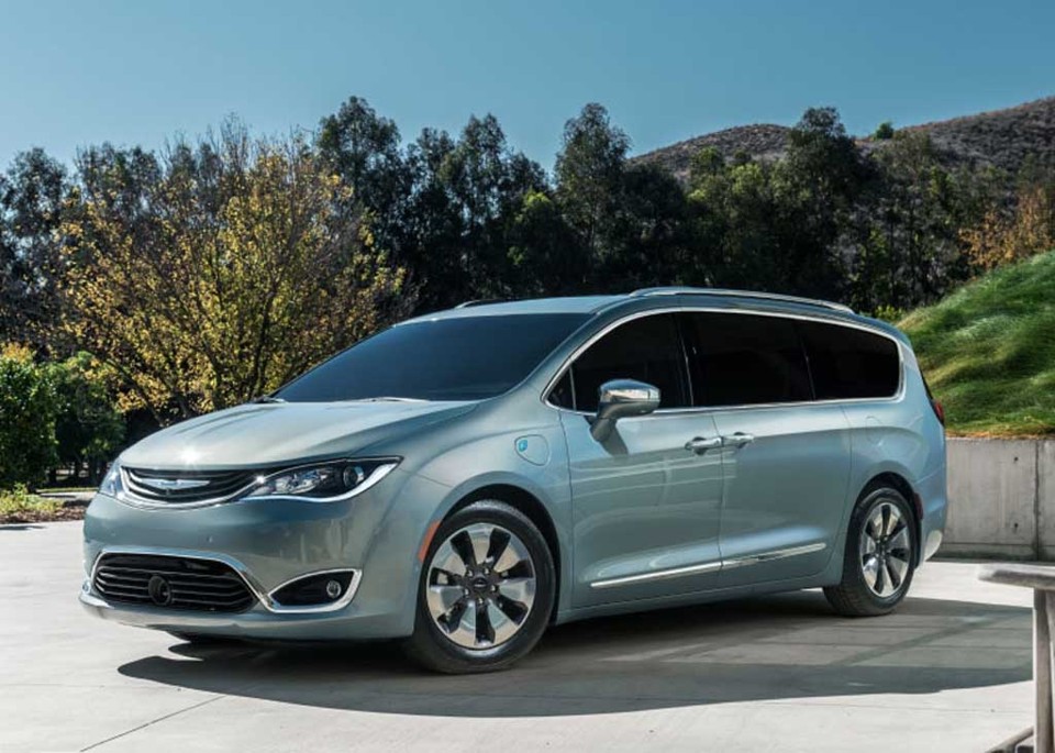 CHRYSLER Pacifica (RU) 2017--