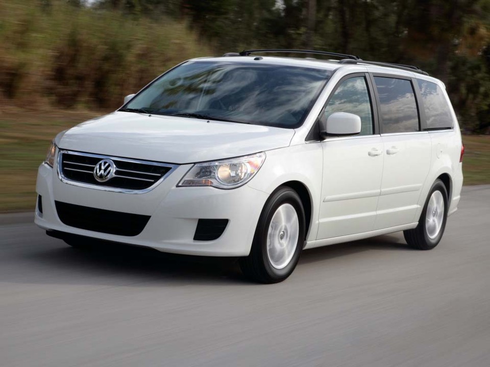 VOLKSWAGEN Routan 2008-2013 1