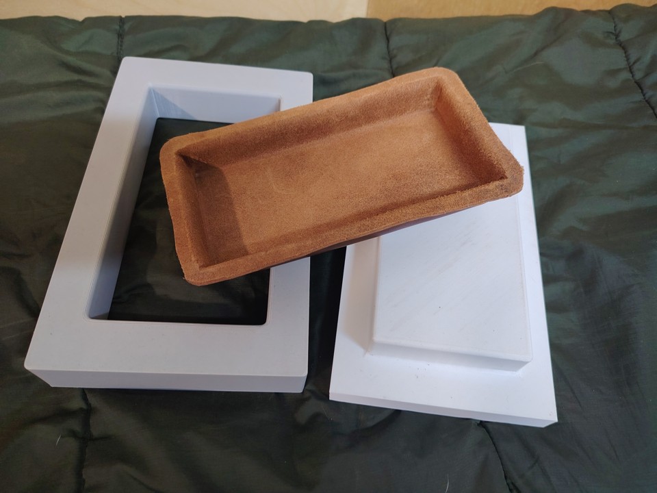 (Арт006)  Формовка для кожи 185*95*26 под смартфон.