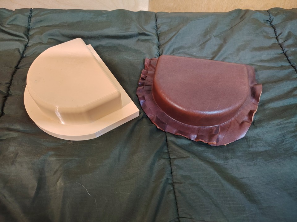 (Арт005)  Формовка для кожи 135*112*31 полукруг.